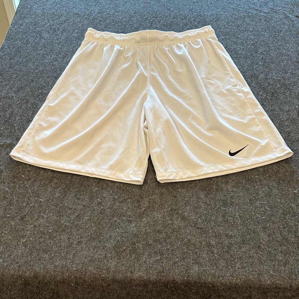 Mens Nike White Gym Shorts E3